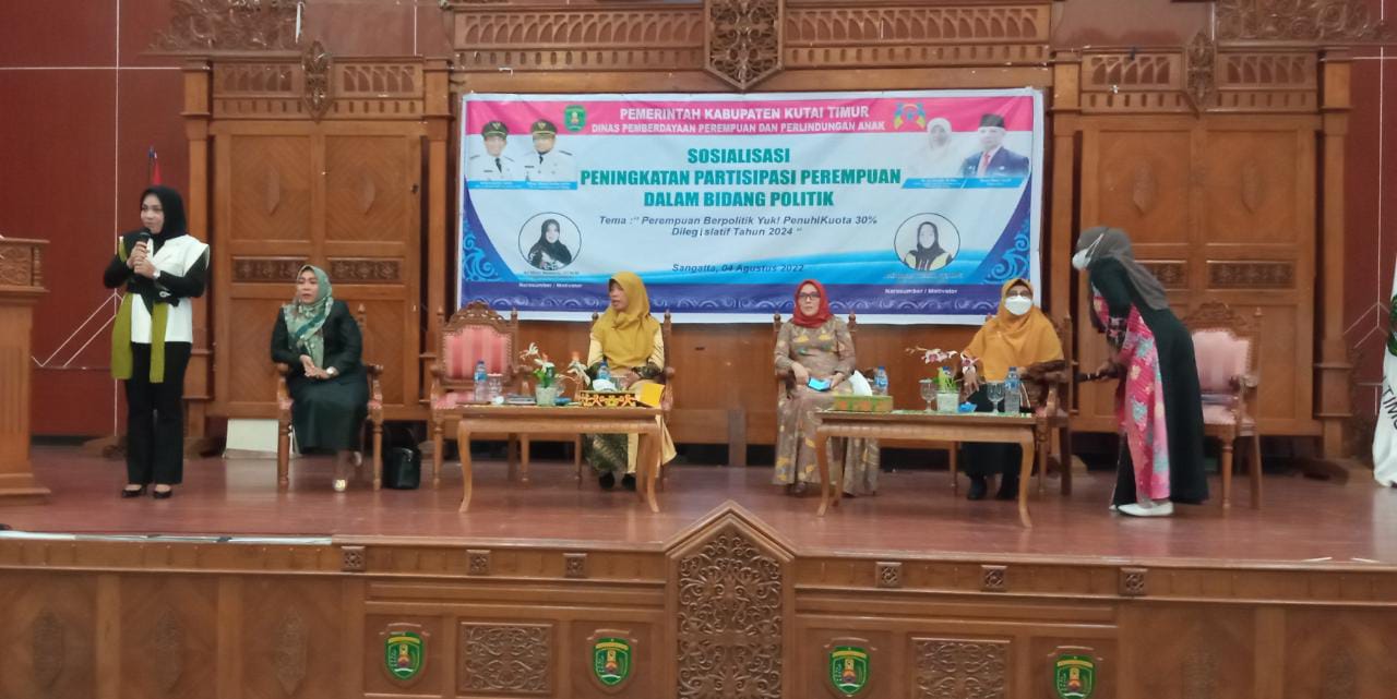Wakil Ketua 1 DPRD Kutim Asti Mazar didapuk menjadi salah satu narasumber dalam kegiatan sosialisasi peningkatan partisipasi perempuan dalam bidang politik garapan Dinas Pemberdayaan Perempuan dan Perlindungan Anak (DP3A)