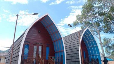 Desa Sekerat yang terletak di Kecamatan Bengalon, Kabupaten Kutai Timur (Kutim) memiliki pantai dan sejumlah spot wisata yang indah.