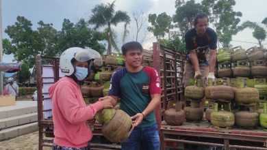 Dinas Perindustrian dan Perdagangan (Disperindag) Kabupaten Kutai Timur (Kutim) bekerjasama dengan PT.Pertamina, menggelar Operasi pasar.