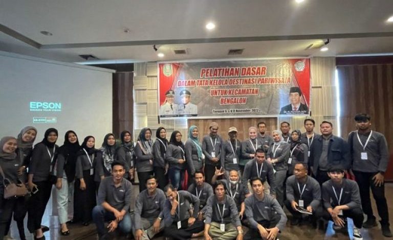 Sebanyak 50 orang peserta dari Kecamatan Bengalon mengikuti Pelatihan Dasar Tata Kelola Destinasi Pariwisata yang digelar selama tiga hari oleh Dinas Pariwisata (Dispar) Kutai Timur (Kutim) bekerja sama dengan Pusat Studi Kebijakan Nasional.