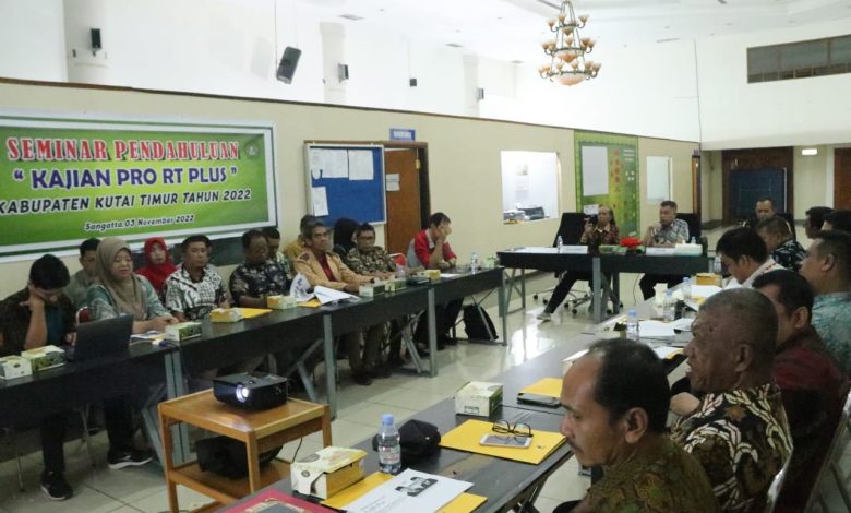 Badan penelitian dan pengembangan Kabupaten Kutai Timur (Balitbang Kutim) menggelar Seminar dan Kajian Program Dana Pembangunan Rukun Tetangga Pembangunan Langsung Usaha (RT plus).