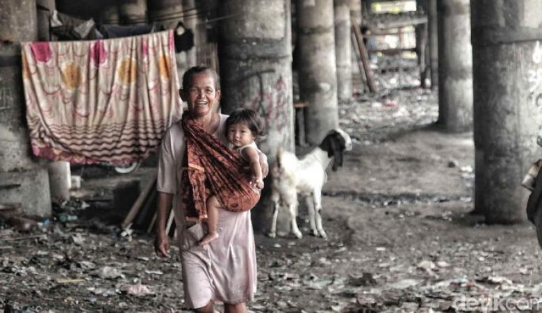 Dinas Sosial (Dinsos) Kabupaten Kutai Timur (Kutim) mencatat ada sekitar 11.822 kepala keluarga (KK) dengan jumlah 55 ribu jiwa lebih se-Kutim