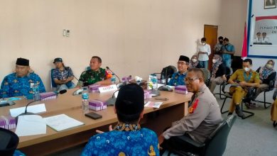 Bupati Kabupaten Kutai Timur (Kutim) melakukan pemantauan Pilkades serentak yang akan dilaksanakan di 77 desa dari 17 kecamatan yang ada di Kutim secara virtual