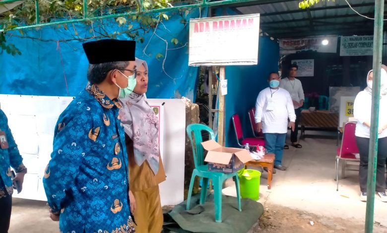 Ardiansyah Sulaiman Berkunjung ke TPS RT 54, Kecamatan Sangatta Utara, menyayangkan banyak masyarakat yang tak mencoblos calon kepala desa