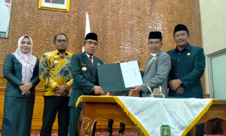 Anggaran Pendapatan dan Belanja Daerah (APBD) Kutai Timur (Kutim) tahun anggaran 2023 telah disahkan melalui rapat paripurna yang  ke-50 dan 51, diruang Sidang Utama DPRD Kutim